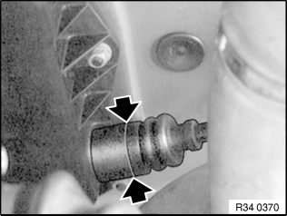 Ensure flush mounting between gasket and housing.