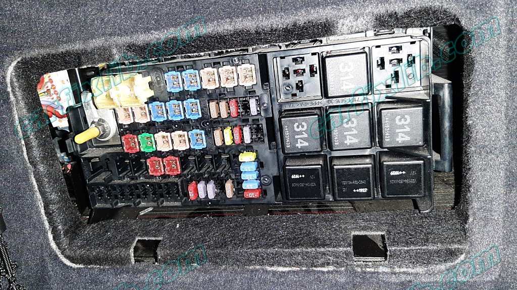 McLaren 720S Fuse Box 2